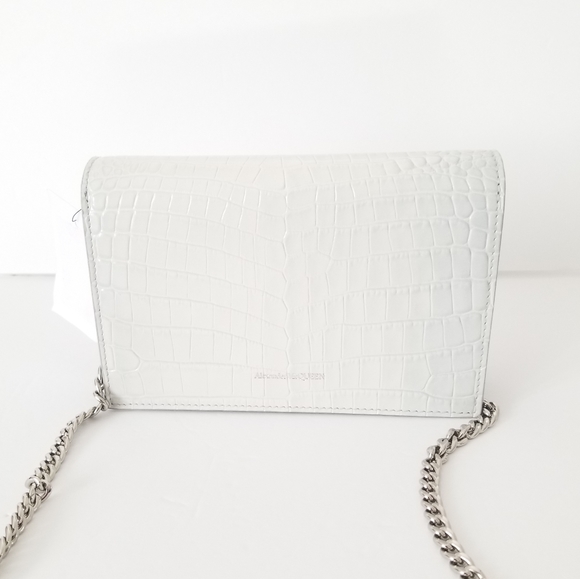 Alexander McQueen Skull Croc-Embossed Leather Chain Crossbody Light Gray - Picture 4 of 12